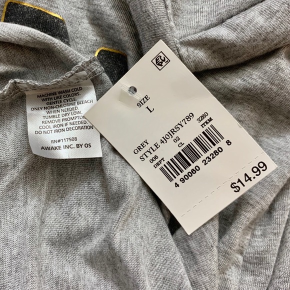 Short Sleeve ‘Wrap Queen’ Xmas Graphic T-Shirt - Picture 2 of 3